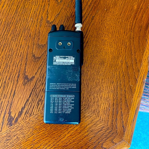 Uniden Bearcat BC60XLT-1 Scanner 30 Channel Programmable Scanner - Picture 2 of 5